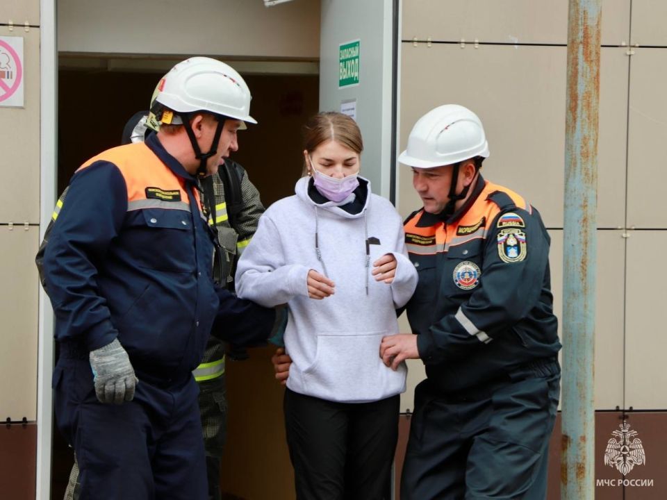 В Корсакове потушили условный пожар в детской поликлинике