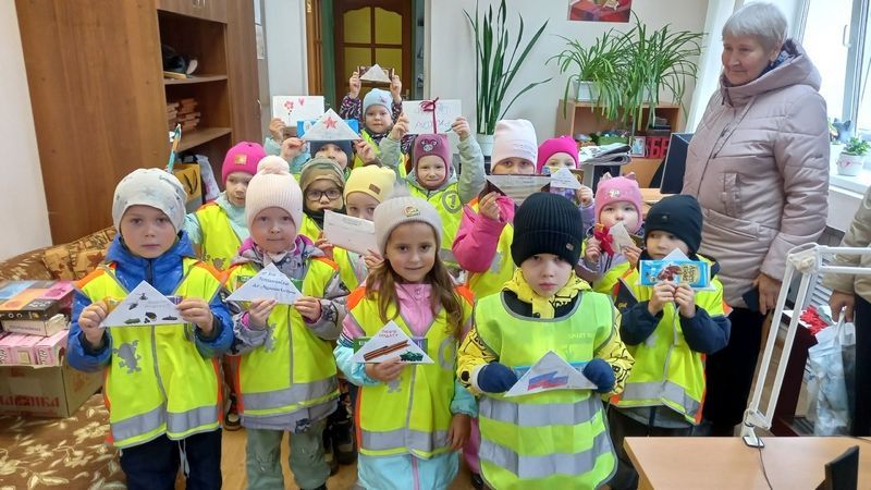 «Родничок» добра и тепла: оричевские малыши шлют тепло нашим бойцам