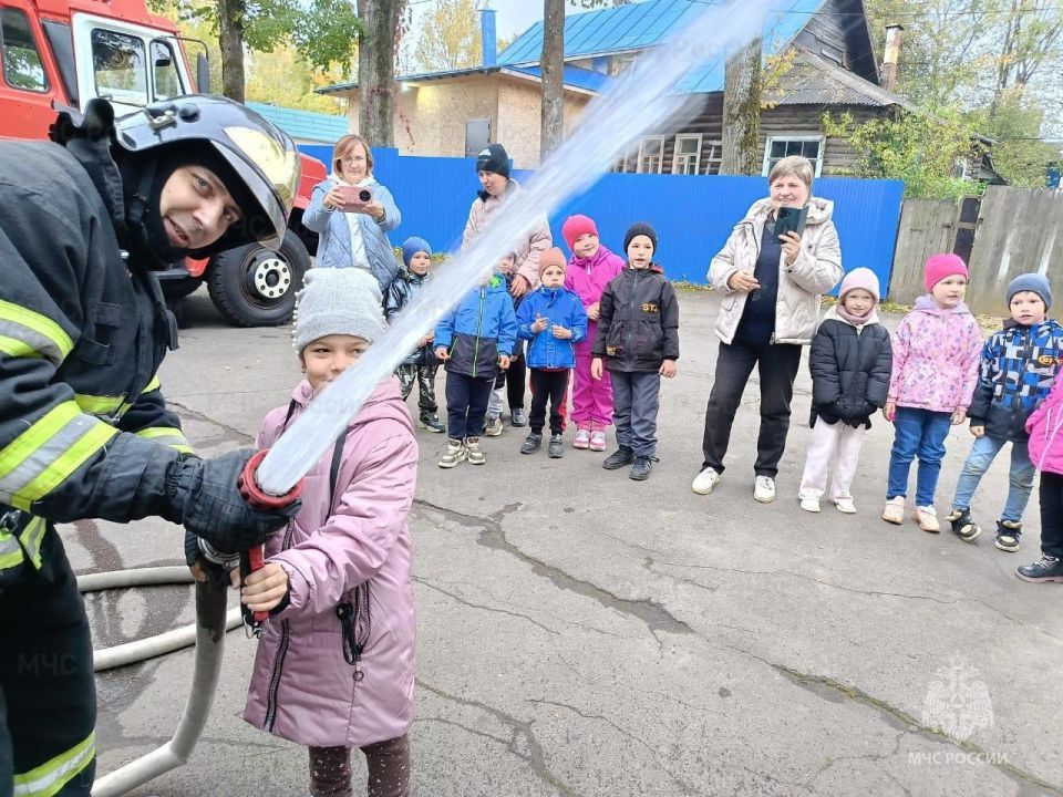 Воспитанники детского сада побывали в пожарной части