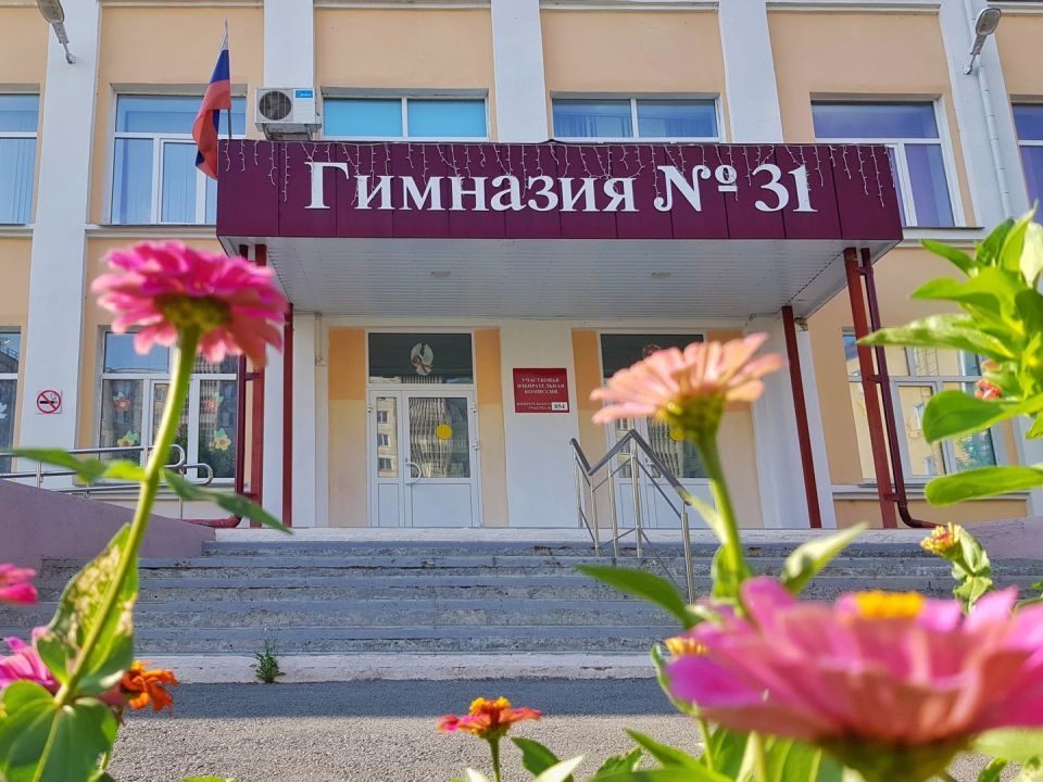 Священник пришел в самую престижную гимназию Кургана, чтобы рассказать о семейных ценностях. Фото