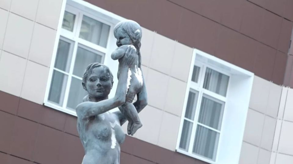 Алтайские роженицы жалуются на запрет доул и фотографов в "ДАРе"