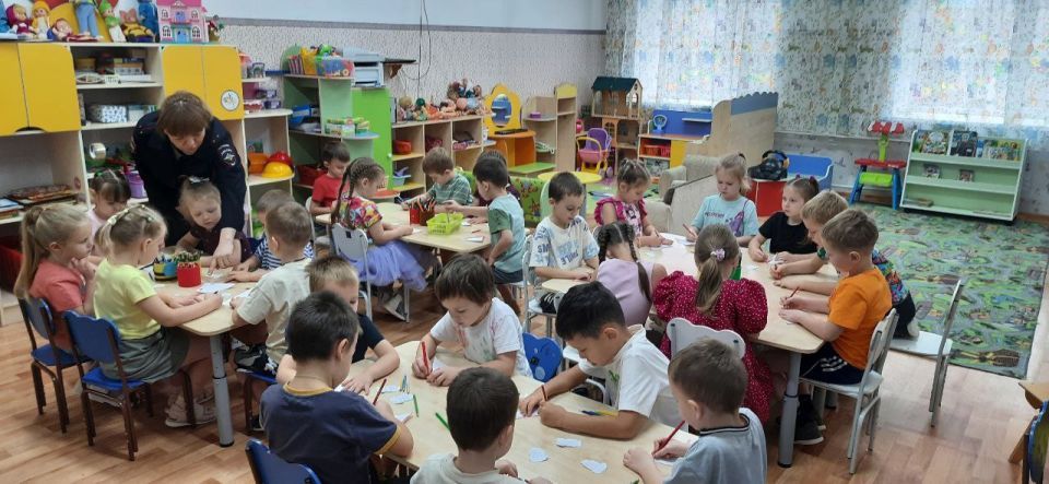 Воспитанники детских садов Богучанского района узнали, для чего нужны детские кресла и световозвращающие элементы