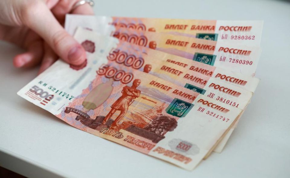 Пенсии и детские пособия перечислят досрочно в ноябре