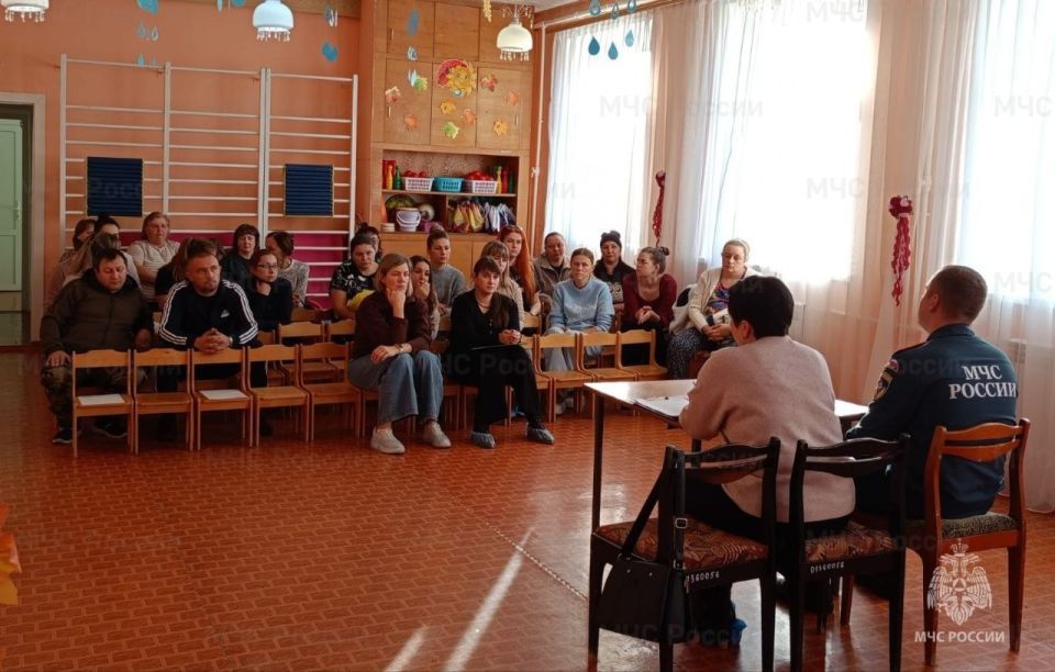 Сотрудники МЧС России провели профилактическое мероприятие с родителями воспитанников детского сада