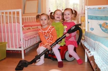«И все-таки, их трое!»: Неожиданно для врачей женщина родила на одного ребенка больше