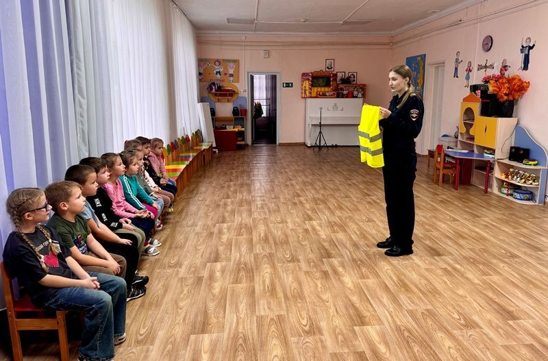 В Гиагинском районе для воспитанников детского сада госавтоинспекторы провели акцию «Засветись»