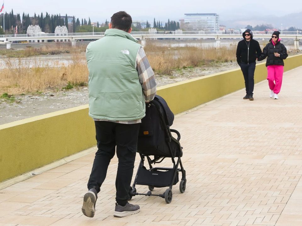 Почти пять тысяч пап из Челябинской области сидят в декрете