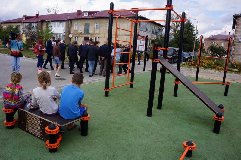 Молодым семьям упростили доступ к 300 тысячам рублей