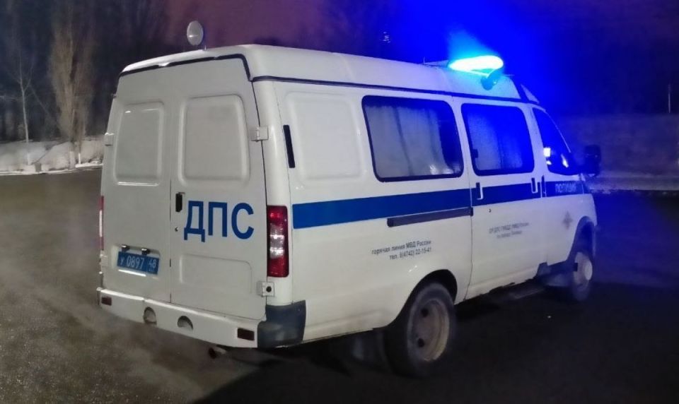 «Настоящие мужчины!»: В Липецке гаишники экстренно сопроводили начавшую рожать в ТЦ женщину