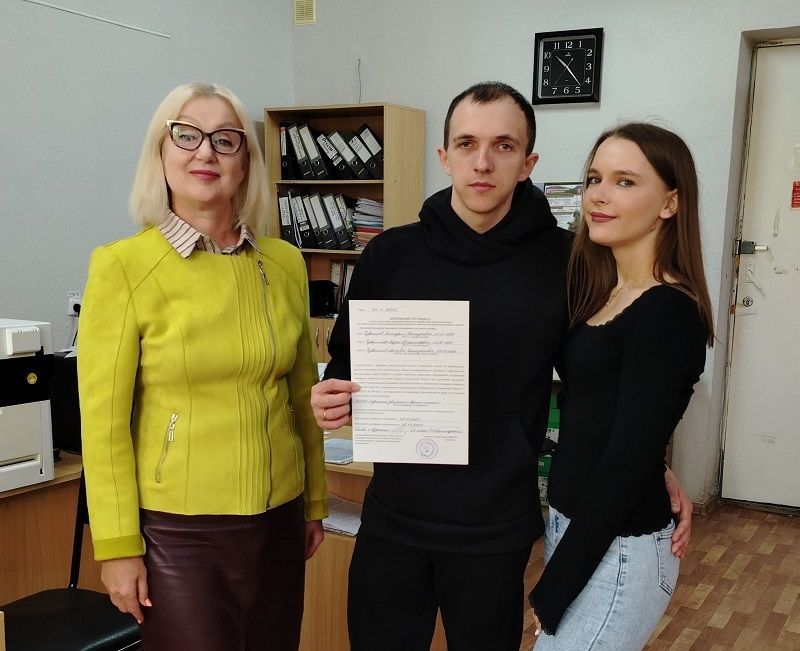 В Кузнецке молодые семьи получили губернаторские жилищные сертификаты