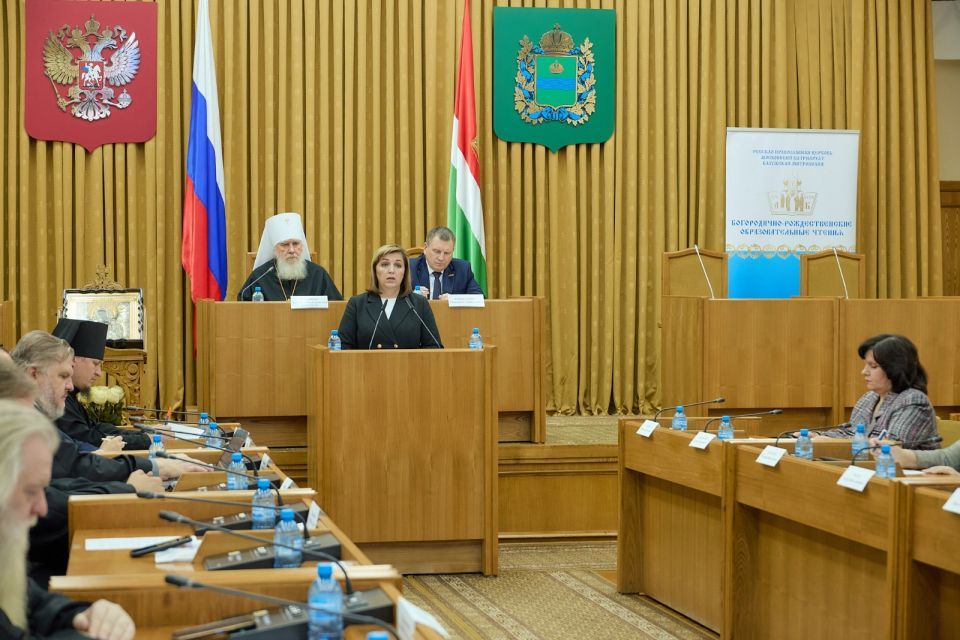 Семейные ценности, моральные ориентиры и воспитание нравственности - основа, на которой строится будущее нашего общества