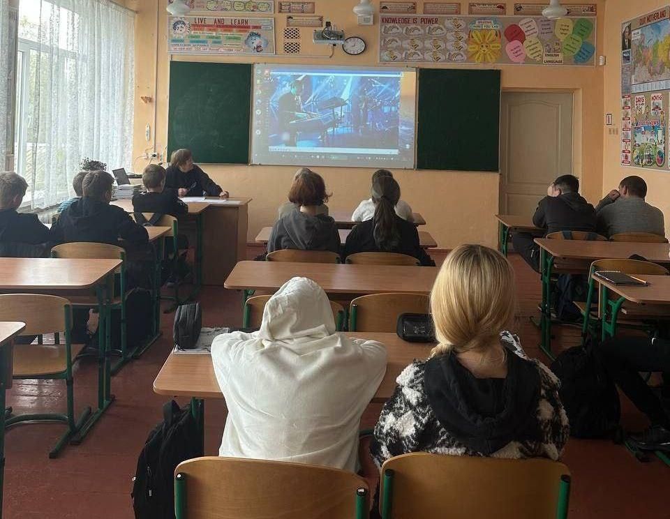 В Чернянской школе прошли «Разговоры о важном» на тему: «Как понять друг друга разным поколениям»