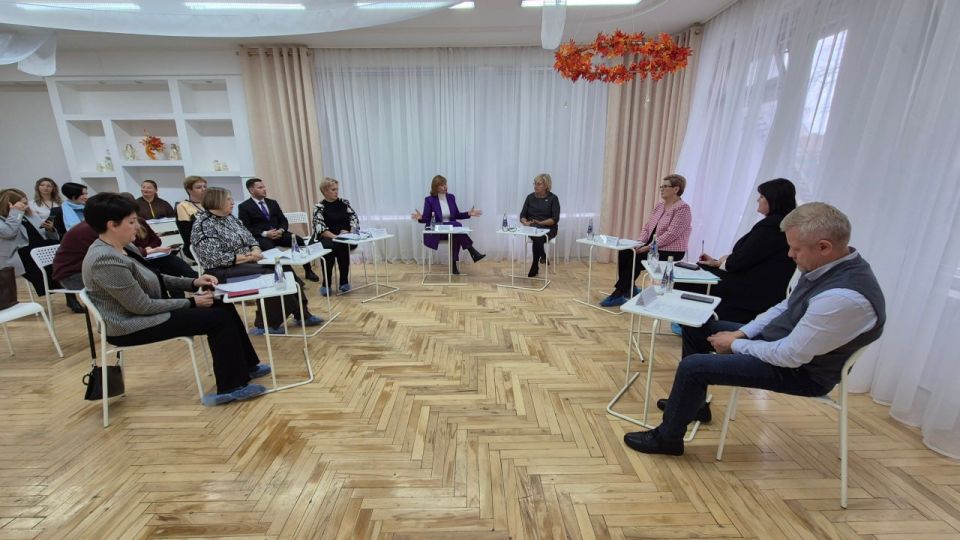 Началось заседание выездного комитета Самарской Губернской Думы по образованию и науке по вопросу организации предоставления дошкольного образования в Тольятти