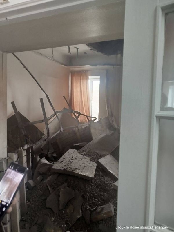 В детской больнице Новосибирска рухнул потолок