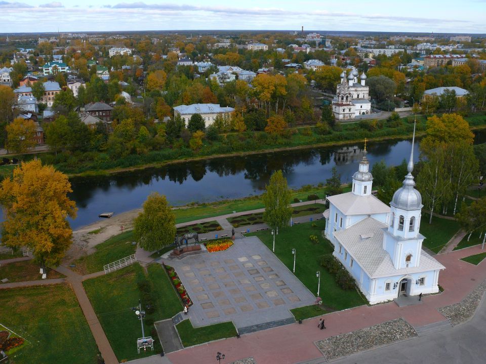 Многодетные родители Вологодской области могут получить выплату на школьную форму через Госуслуги