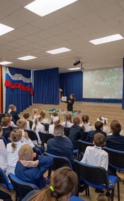 Специалисты «Эко-Пронска» провели экопросветительскую лекцию для школьников