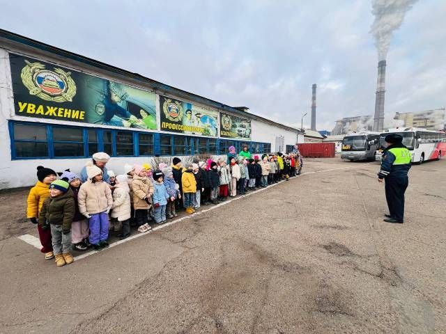 В столице Бурятии для воспитанников детского сада прошла экскурсию в музее Управления ГИБДД.
