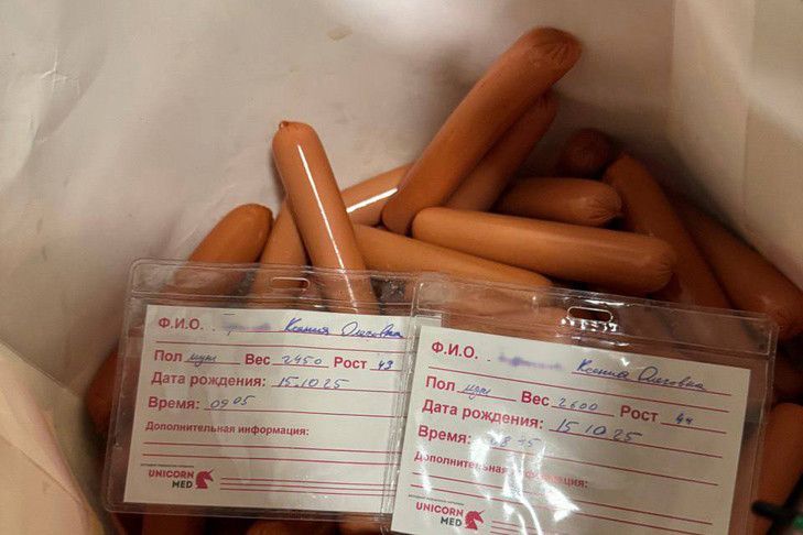 Сосиски и колбасу выдают роженицам в Новосибирске