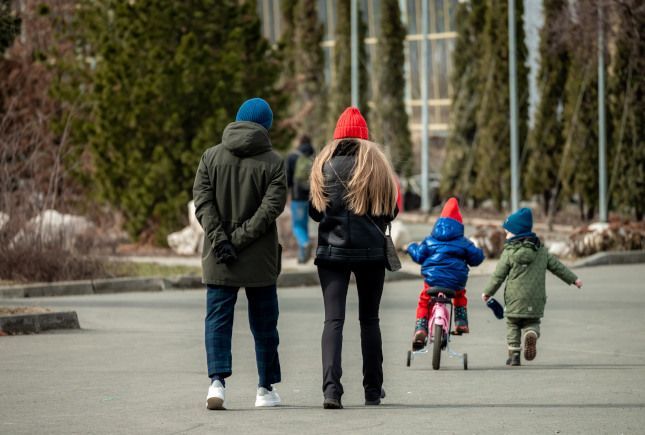 Доходы остаются главным фактором для южноуральцев в решении завести детей