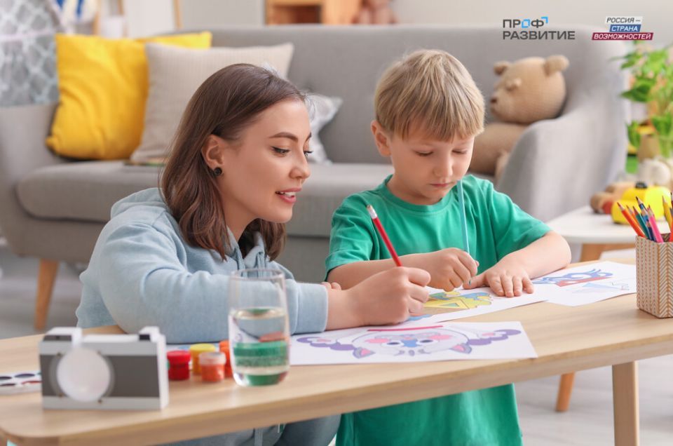 Карьера и материнство. Жительниц ДНР научат находить баланс