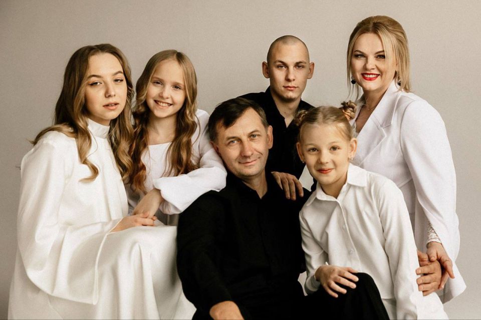 Указом Президента России Владимира Путина многодетная семья из Минусинска награждена медалью ордена «Родительская слава»