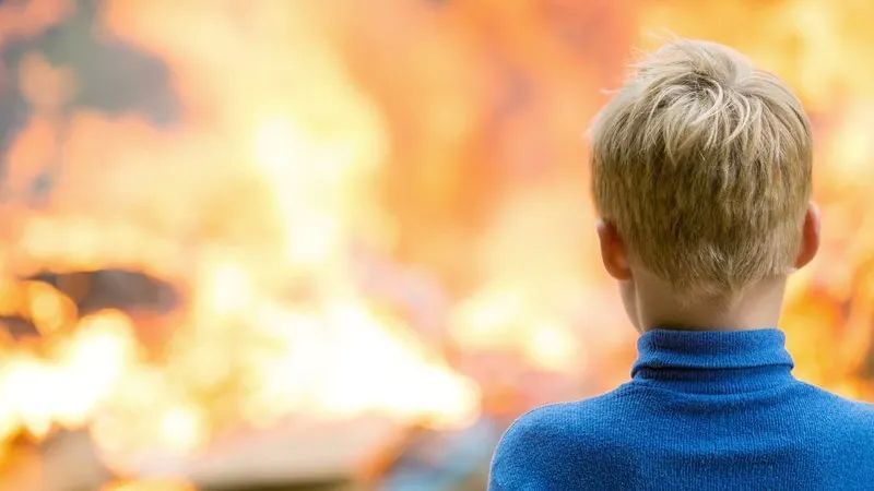 Восемь детей проживали в пострадавшем от пожара доме в Салехарде