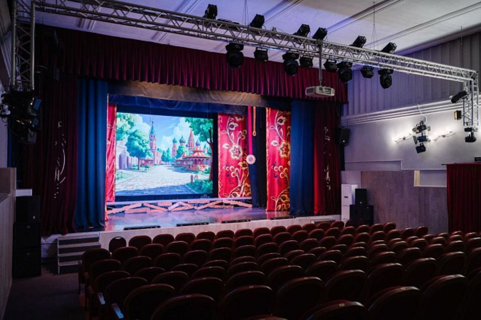 В рамках нацпроекта «Семья» Молодежный театр в Узловой открылся после капитального ремонта