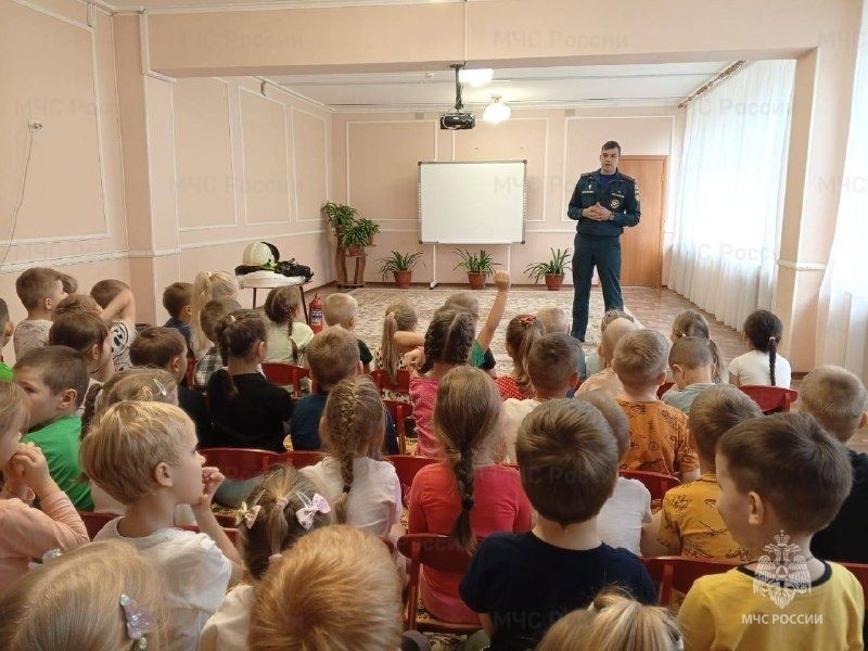 Занятия по пожарной безопасности в детском саду Первомайского округа