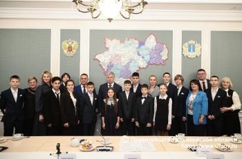 Алексей Русских встретился с воспитанниками детских домов Ульяновской области - победителями и призерами окружного фестиваля «Вернуть детство»