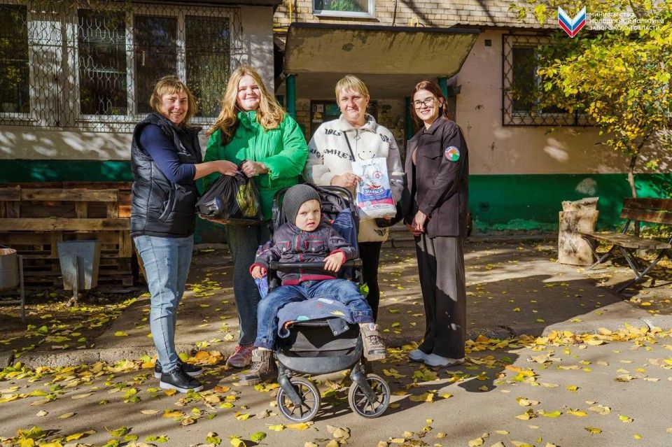 Передача гуманитарной помощи нуждающимся