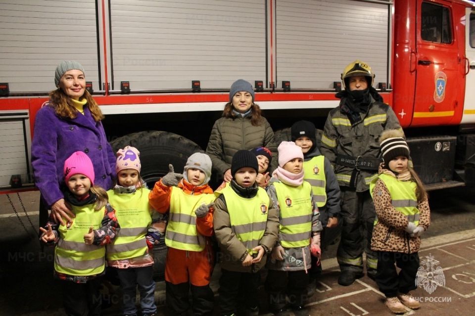 Экскурсия по пожарной части для «Дюймовочек»!