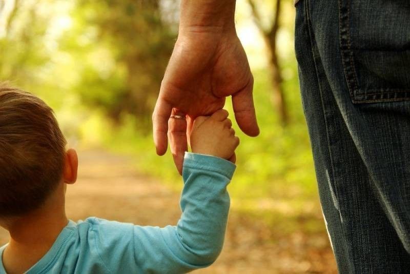 В России предложили ввести зарплату для родителей