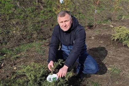 На территории перинатального центра в Донецке высадили «Сад памяти»