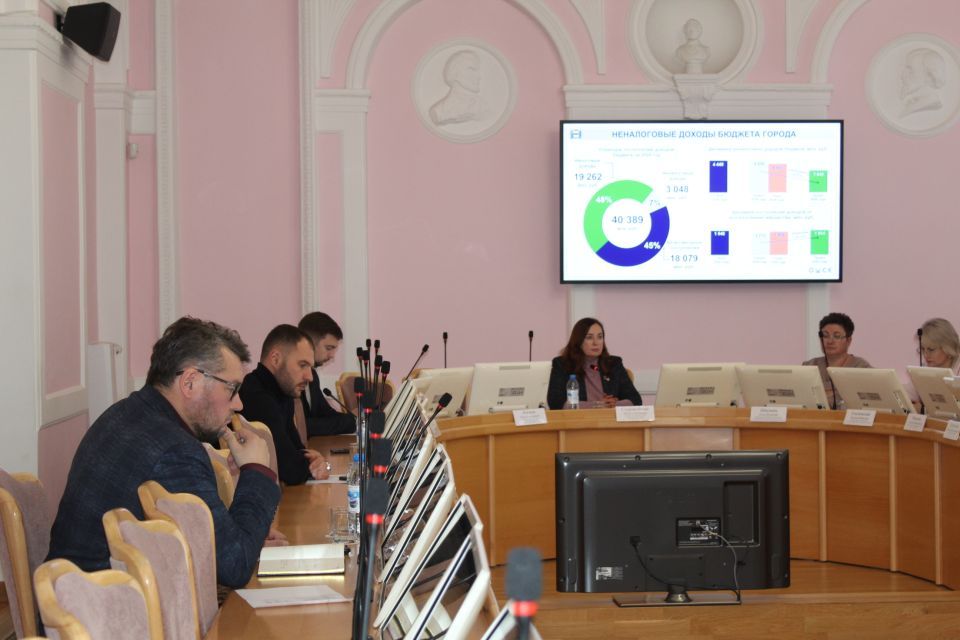 На комитете по социальным вопросам обсудили меры поддержки многодетным семьям и волонтерское движение в Омске