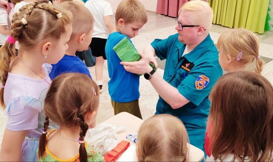 Специалисты по медицине катастроф научили тамбовских дошкольников первой помощи