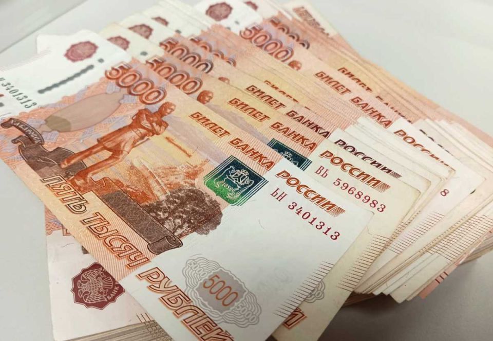 От новгородских студенток поступили первые 50 заявлений на пособие по беременности и родам