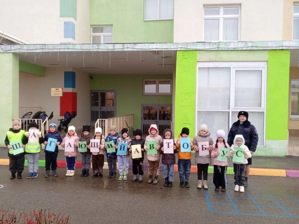 Сотрудниками Госавтоинспекции проведена акция «Шагающий автобус»