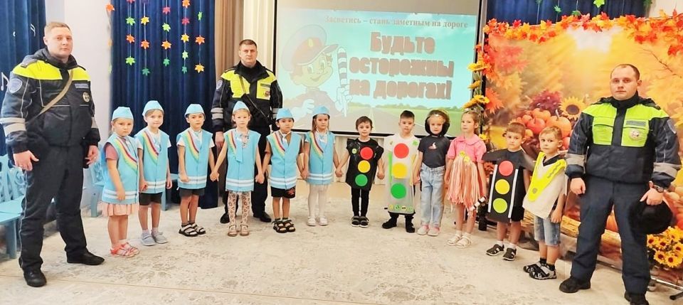 Липецкие малыши пропагандируют модели одежды, украшенные световозвращающими элементами