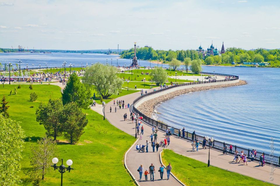 Правительство региона окажет помощь многодетной семье погорельцев из Ростовского округа