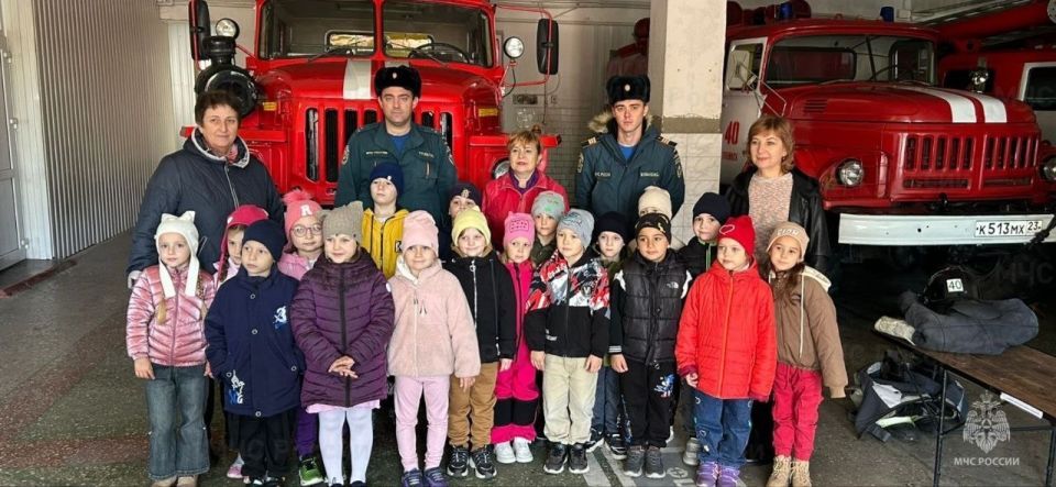 Малышам рассказали о специфике работы пожарных