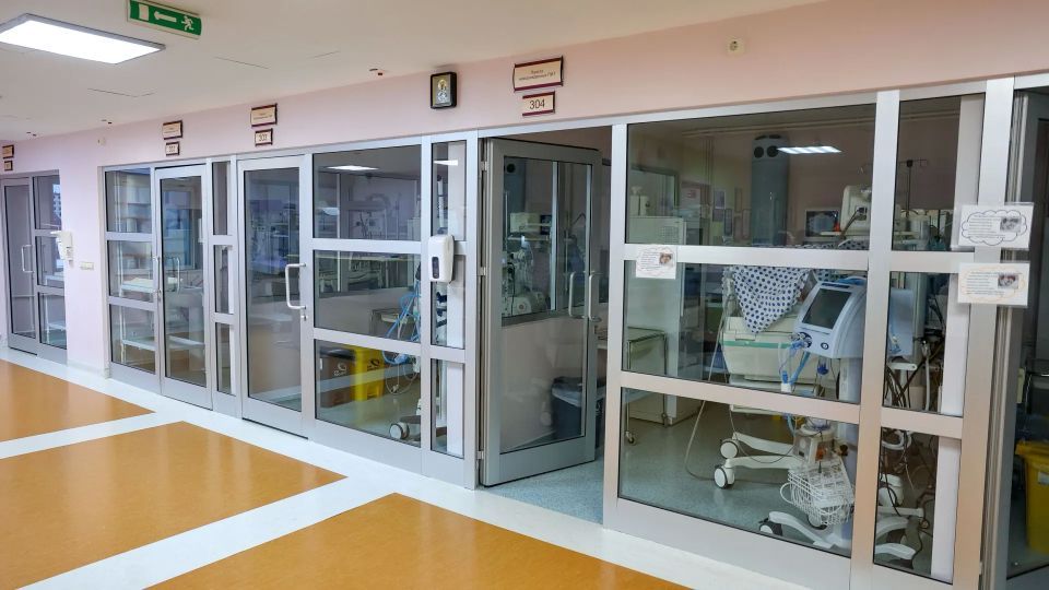 В роддоме Салехарда вспыхнул потолочный светильник, никто не пострадал