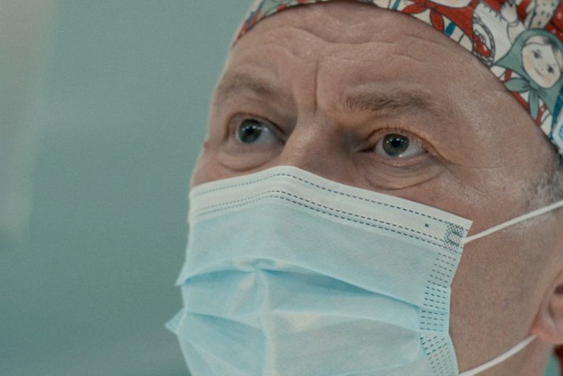 13 ноября в прокат выходит фильм «Дети мои» о хирурге Юрии Козлове и его пациентах