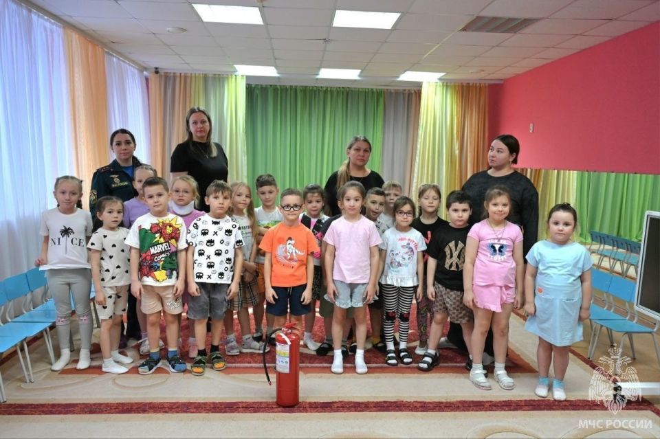 Детям дошкольного возраста сотрудники МЧС рассказали о безопасности!