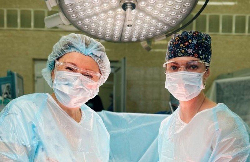 Кировские онкологи впервые провели операцию по спасению мамы и малыша