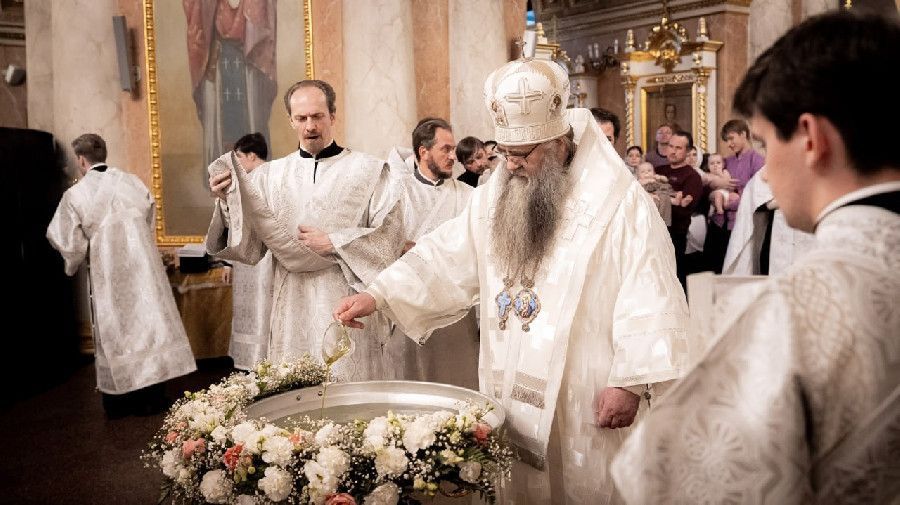 Сразу шесть младенцев из многодетных семей окрестили в Староярмарочном соборе Нижнего Новгорода