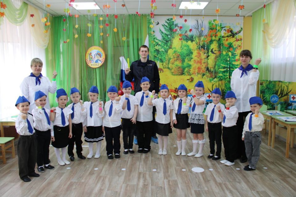 Сотрудники отдела Госавтоинспекции УМВД России по городу Орлу организовали профилактическое мероприятие для воспитанников детского сада