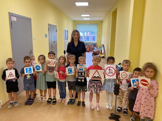 Саратовским дошкольникам рассказали о правилах дорожного движения