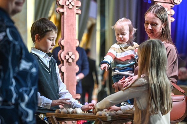 Российские семьи получат 567 млрд рублей по сертификату на материнский капитал