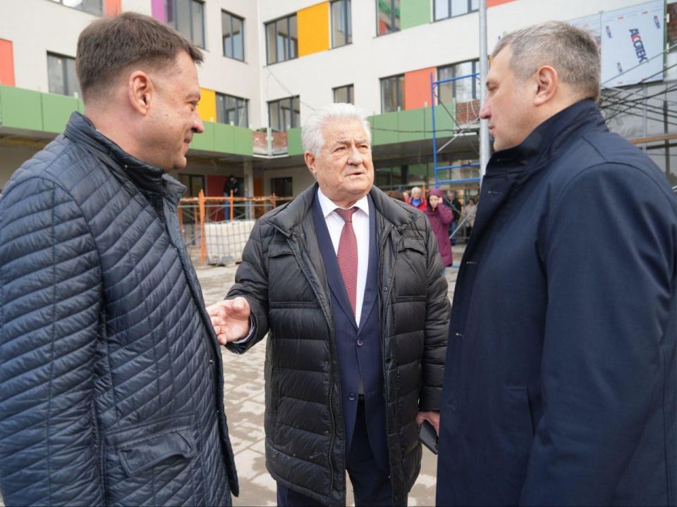 Глава Самары Иван Носков проверил ход строительства детской поликлиники