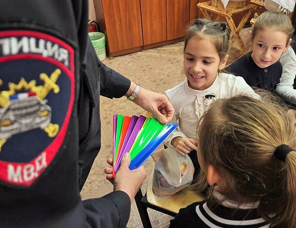 Школьники Елецкого района обещают быть «яркими» на дорогах